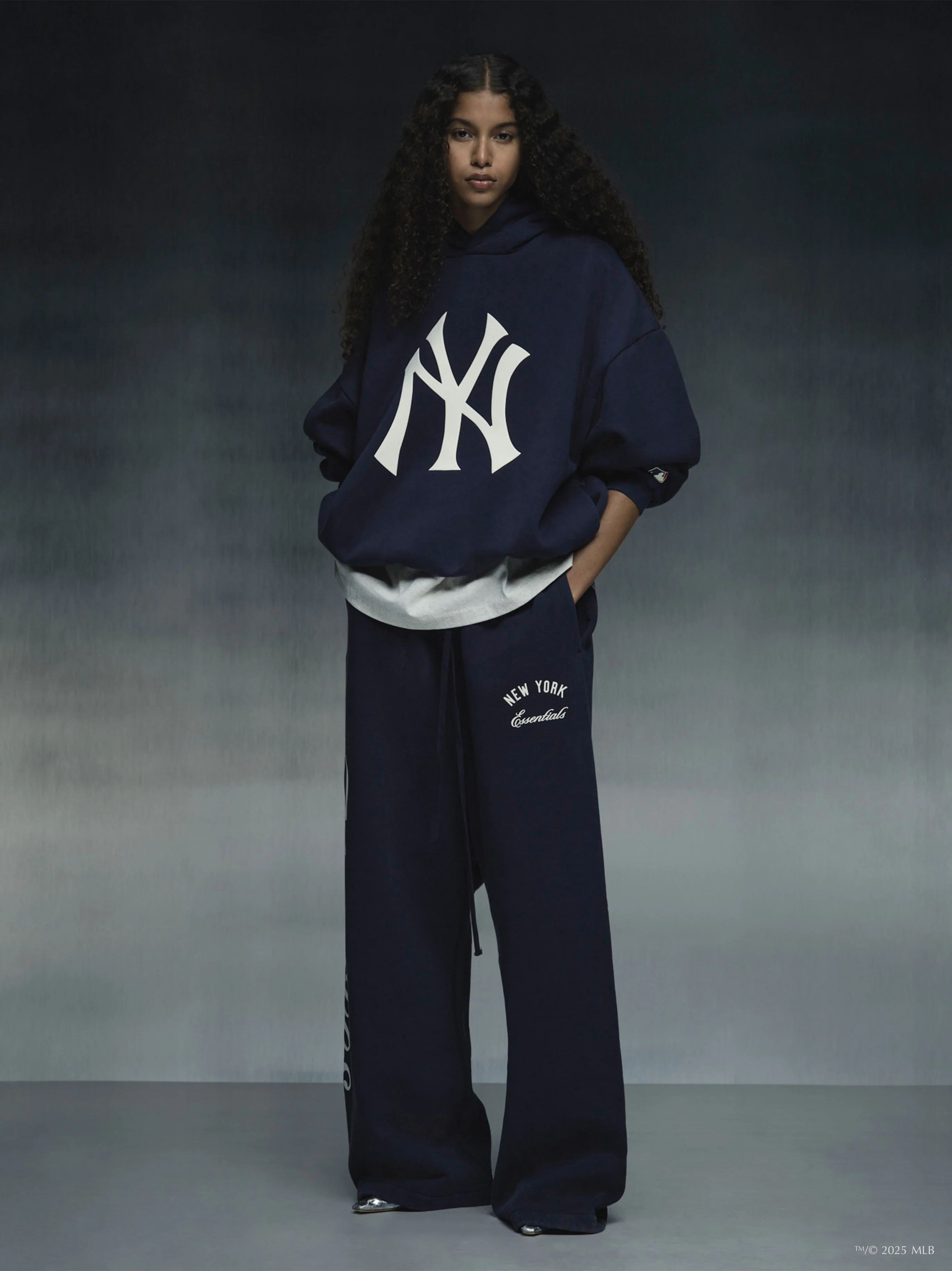 Yankees Flare Sweatpant - Image 5